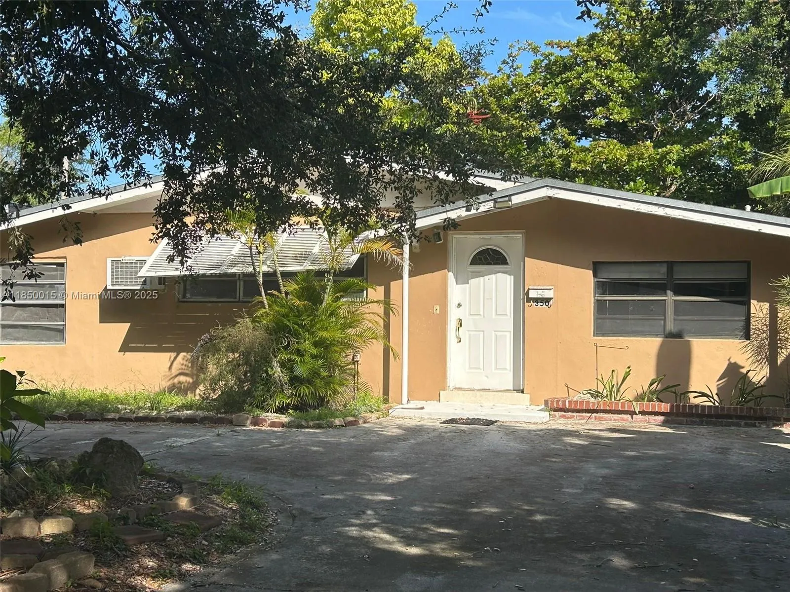 Miami Springs, Florida 33166, 2 Bedrooms Bedrooms, ,1 BathroomBathrooms,Residential,For Sale,A11850015