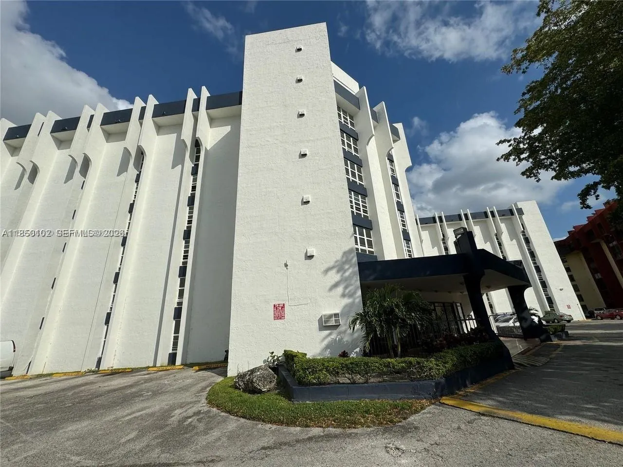 9682 Fontainebleau Blvd 401, Miami, Florida 33172, Miami, Florida 33172, 1 Bedroom Bedrooms, ,1 BathroomBathrooms,Residential,For Sale,9682 Fontainebleau Blvd 401, Miami, Florida 33172,A11850102