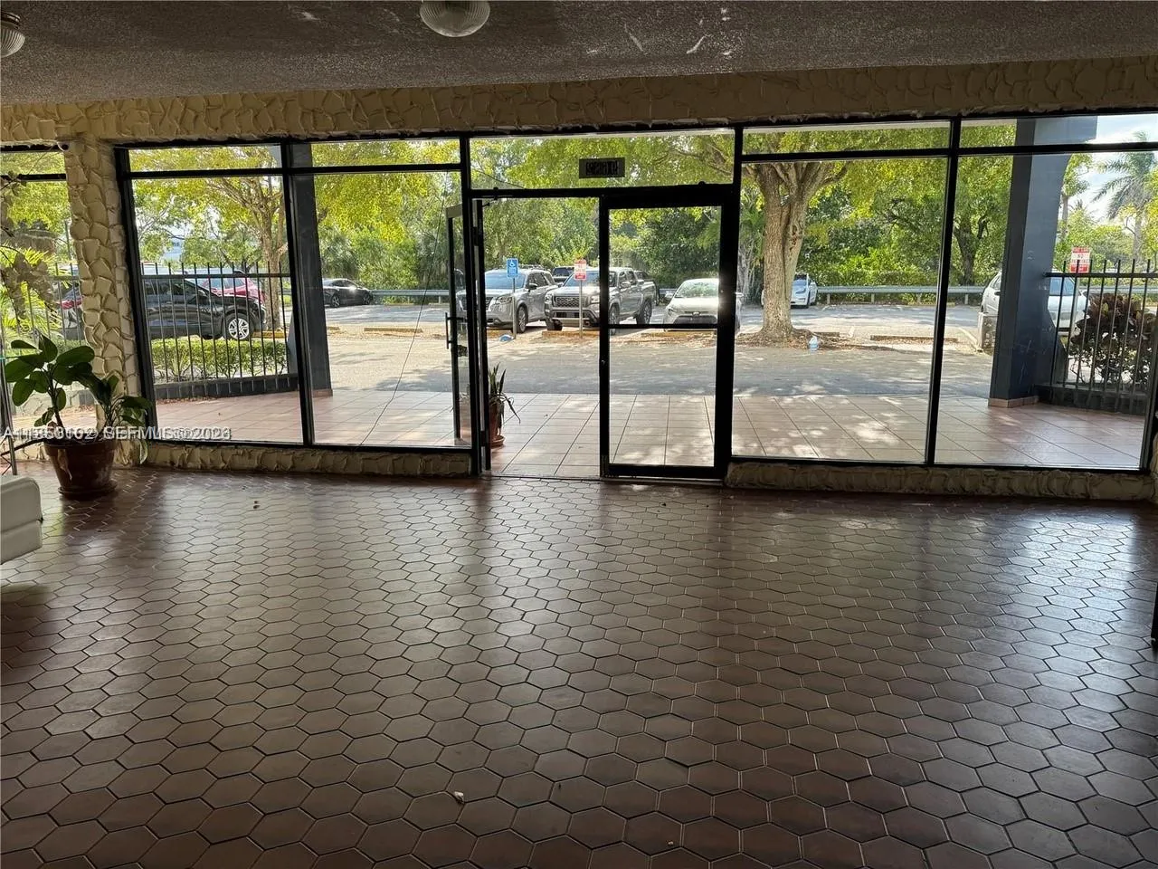 9682 Fontainebleau Blvd 401, Miami, Florida 33172, Miami, Florida 33172, 1 Bedroom Bedrooms, ,1 BathroomBathrooms,Residential,For Sale,9682 Fontainebleau Blvd 401, Miami, Florida 33172,A11850102