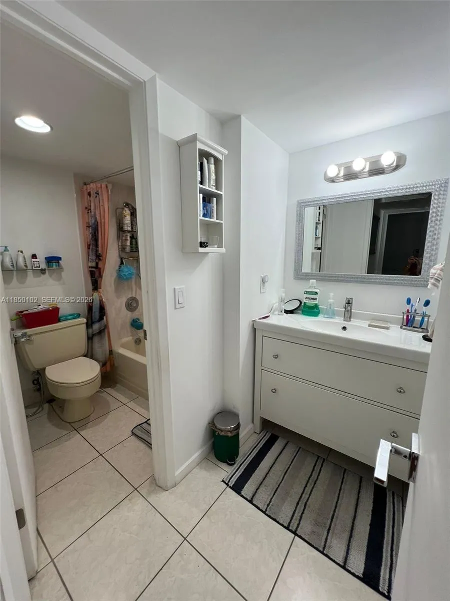 9682 Fontainebleau Blvd 401, Miami, Florida 33172, Miami, Florida 33172, 1 Bedroom Bedrooms, ,1 BathroomBathrooms,Residential,For Sale,9682 Fontainebleau Blvd 401, Miami, Florida 33172,A11850102