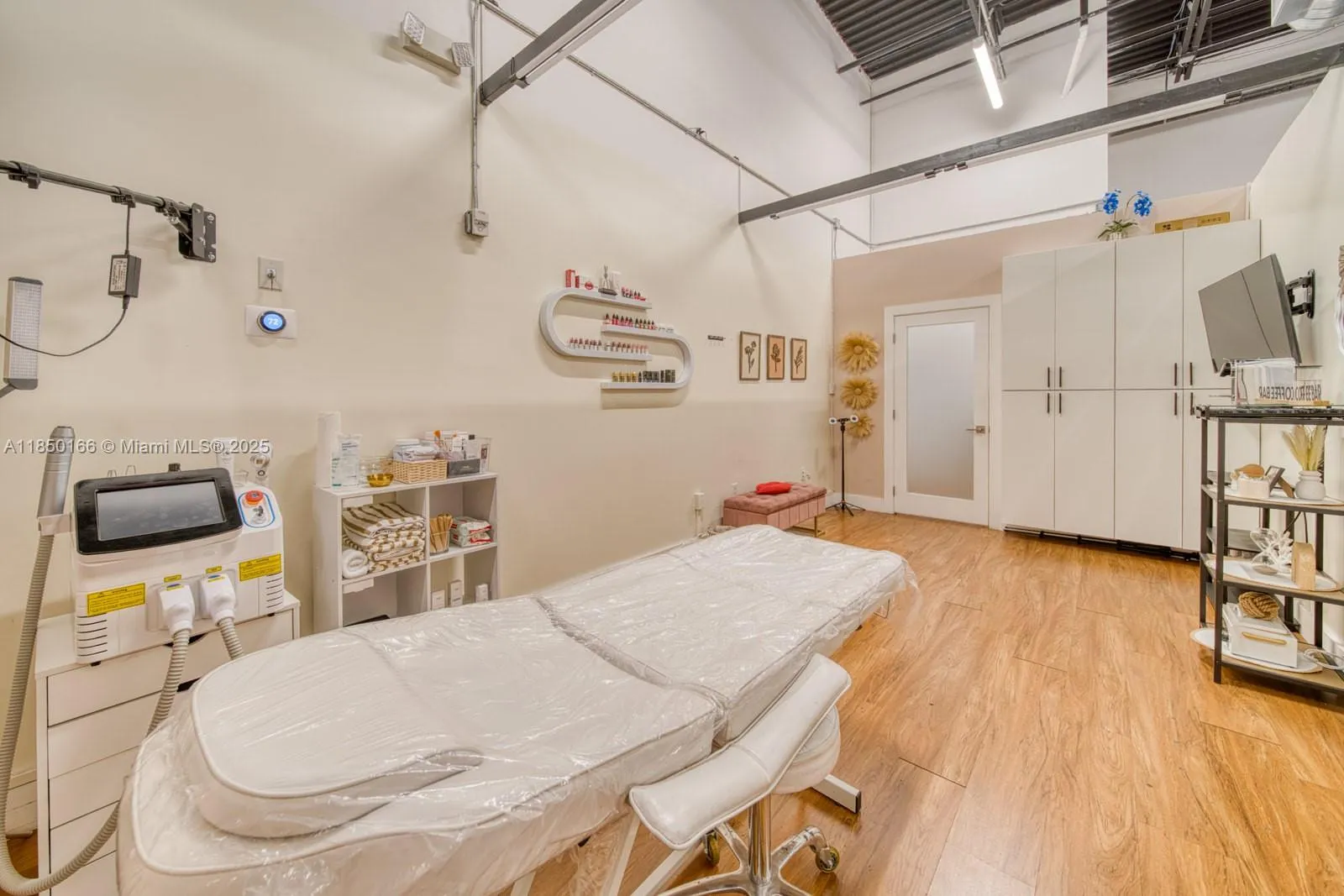 Full Service Salon Suite For Sale In Hialeah Garde, Hialeah, Florida 33016, ,Business Opportunity,For Sale,Full Service Salon Suite For Sale In Hialeah Garde,A11850166