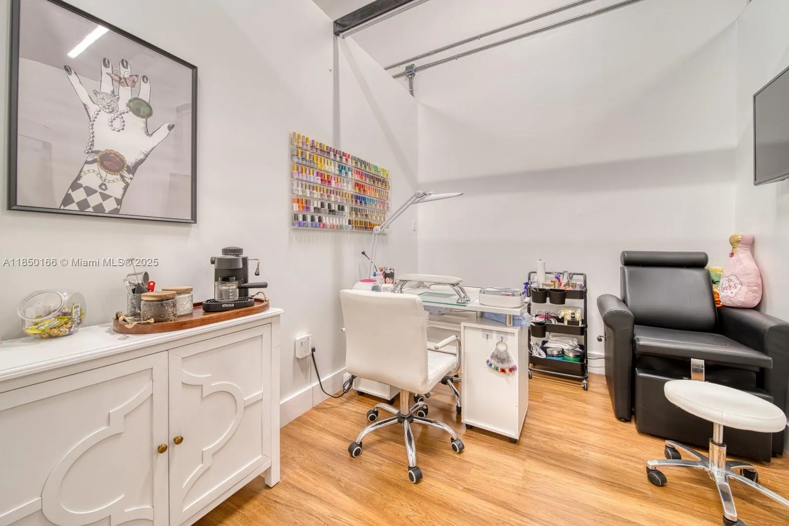 Full Service Salon Suite For Sale In Hialeah Garde, Hialeah, Florida 33016, ,Business Opportunity,For Sale,Full Service Salon Suite For Sale In Hialeah Garde,A11850166