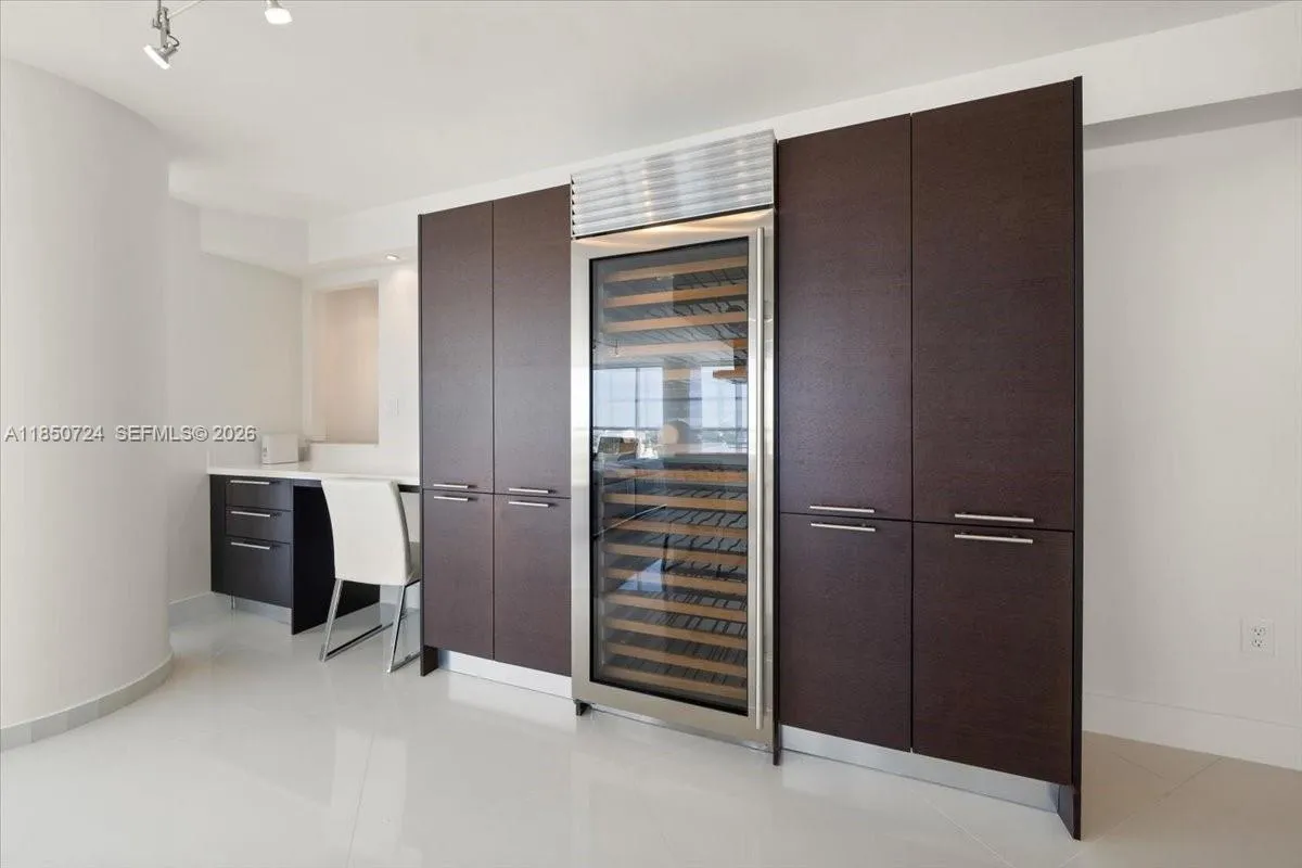 6301 Collins Ave 2705, Miami Beach, Florida 33141, Miami Beach, Florida 33141, 2 Bedrooms Bedrooms, ,2 BathroomsBathrooms,Residential,For Sale,6301 Collins Ave 2705, Miami Beach, Florida 33141,A11850724