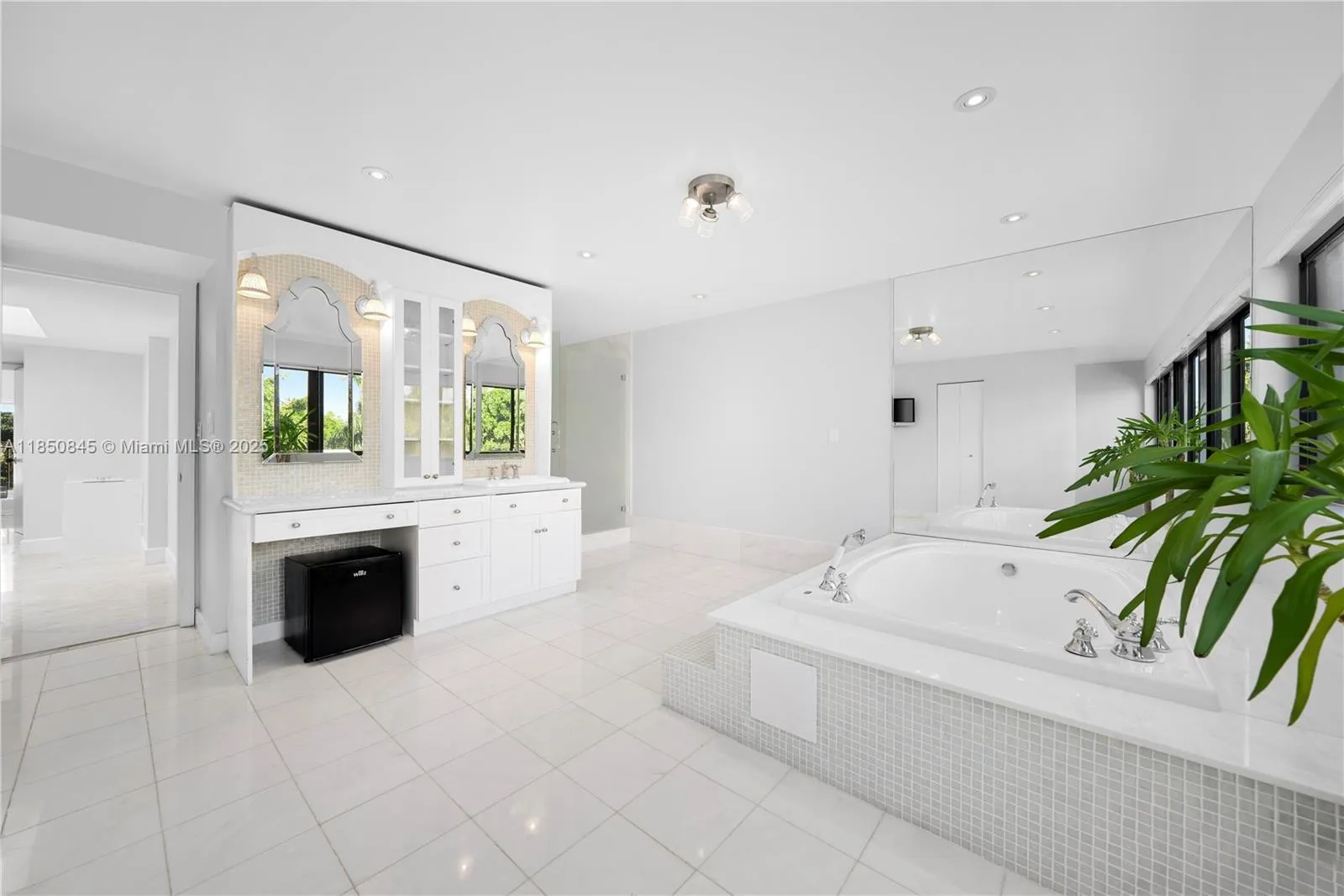 1558 Ne Quayside Ter D10, Miami, Florida 33138, Miami, Florida 33138, 4 Bedrooms Bedrooms, ,4 BathroomsBathrooms,Residential,For Sale,1558 Ne Quayside Ter D10, Miami, Florida 33138,A11850845