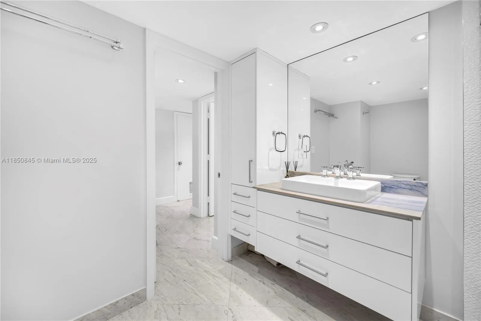 1558 Ne Quayside Ter D10, Miami, Florida 33138, Miami, Florida 33138, 4 Bedrooms Bedrooms, ,4 BathroomsBathrooms,Residential,For Sale,1558 Ne Quayside Ter D10, Miami, Florida 33138,A11850845