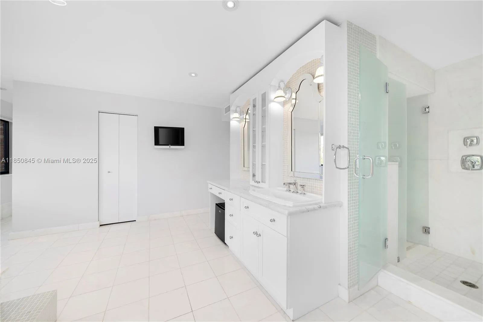 1558 Ne Quayside Ter D10, Miami, Florida 33138, Miami, Florida 33138, 4 Bedrooms Bedrooms, ,4 BathroomsBathrooms,Residential,For Sale,1558 Ne Quayside Ter D10, Miami, Florida 33138,A11850845