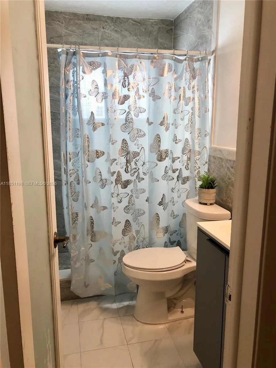 6890 Liberty St, Hollywood, Florida 33024, Hollywood, Florida 33024, 1 Bedroom Bedrooms, ,1 BathroomBathrooms,Residential Lease,For Rent,6890 Liberty St, Hollywood, Florida 33024,A11851198