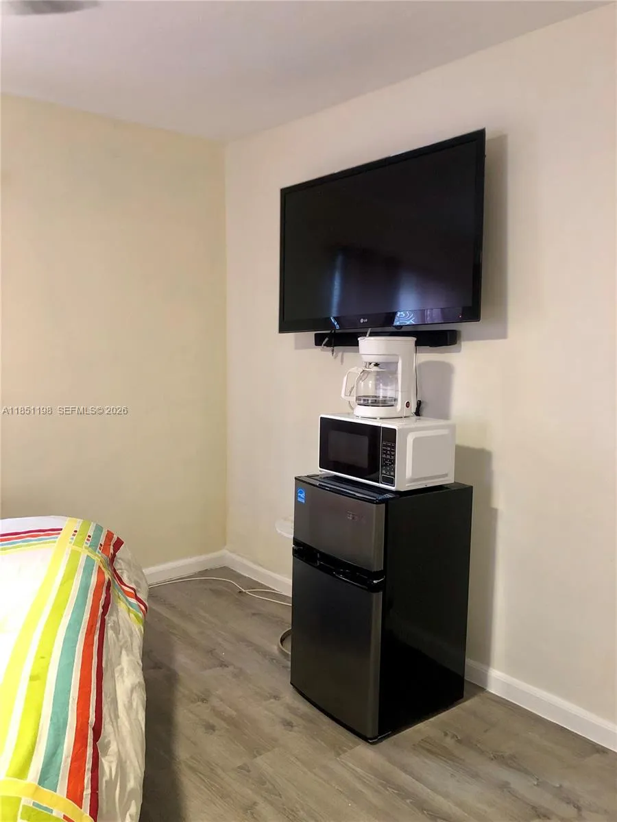 6890 Liberty St, Hollywood, Florida 33024, Hollywood, Florida 33024, 1 Bedroom Bedrooms, ,1 BathroomBathrooms,Residential Lease,For Rent,6890 Liberty St, Hollywood, Florida 33024,A11851198