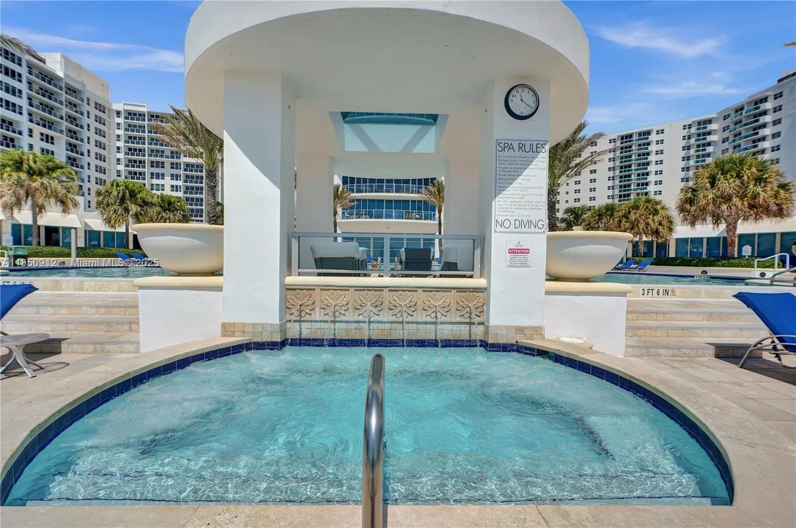 Spa/Jacuzzi by the pool