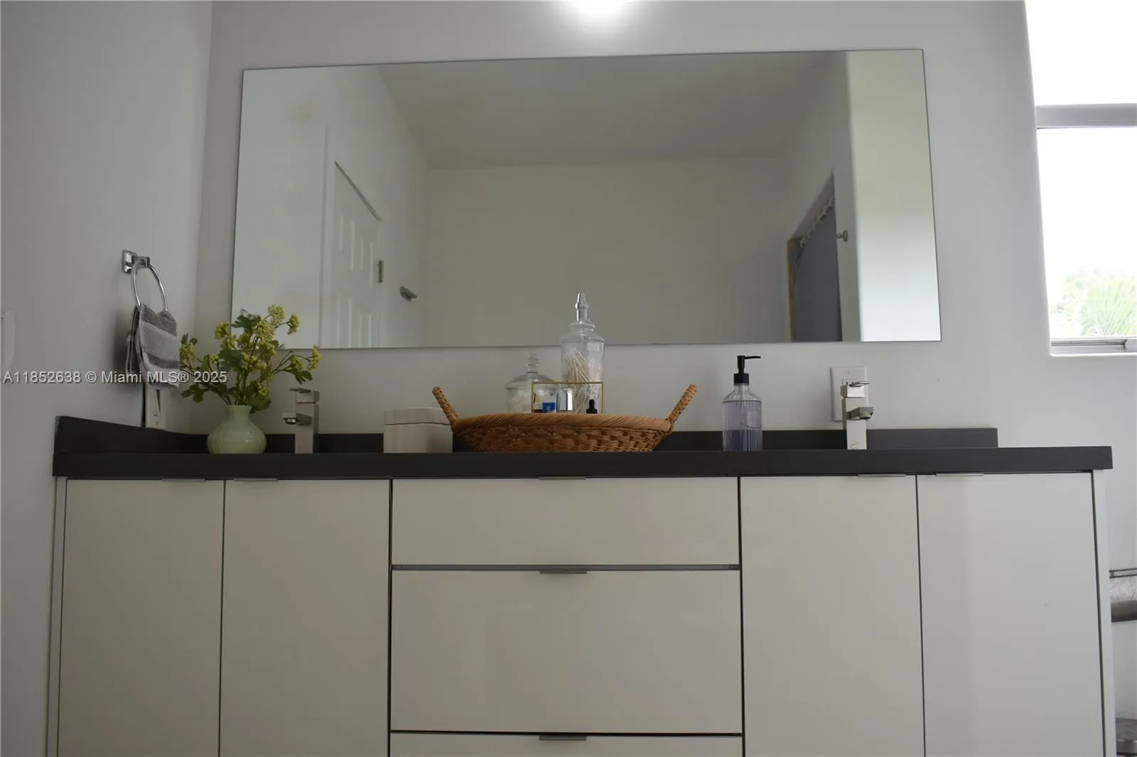 5189 Nw 108th Path, Doral, Florida 33178, Doral, Florida 33178, 3 Bedrooms Bedrooms, ,2 BathroomsBathrooms,Residential,For Sale,5189 Nw 108th Path, Doral, Florida 33178,A11852638