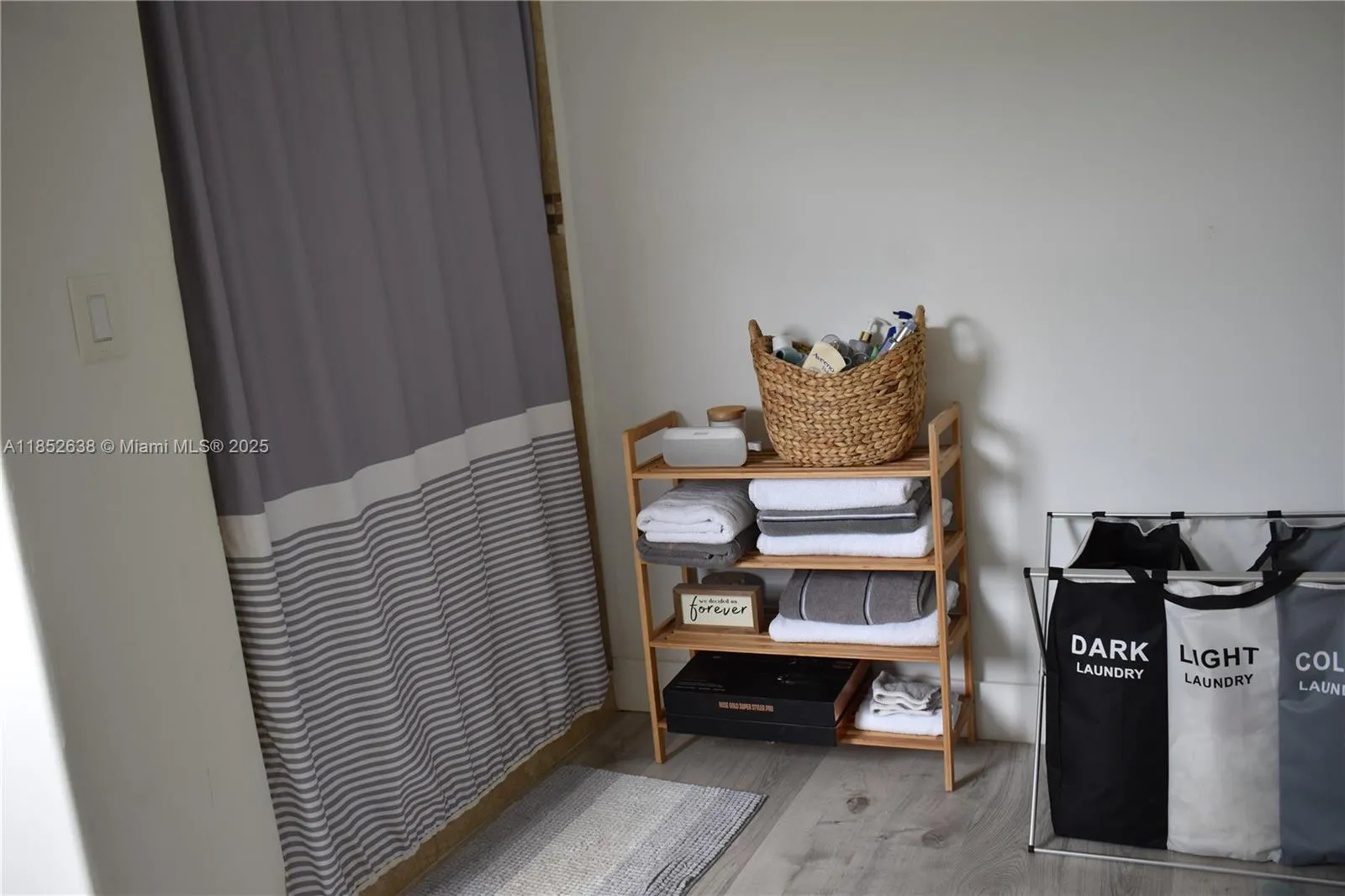 5189 Nw 108th Path, Doral, Florida 33178, Doral, Florida 33178, 3 Bedrooms Bedrooms, ,2 BathroomsBathrooms,Residential,For Sale,5189 Nw 108th Path, Doral, Florida 33178,A11852638