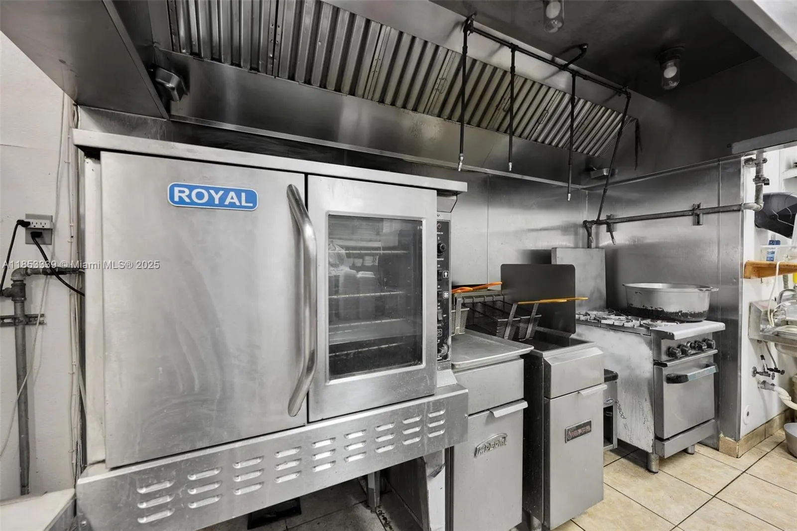 3942 Pembroke Rd, Hollywood, Florida 33021, Hollywood, Florida 33021, ,Commercial Sale,For Sale,3942 Pembroke Rd, Hollywood, Florida 33021,A11853339