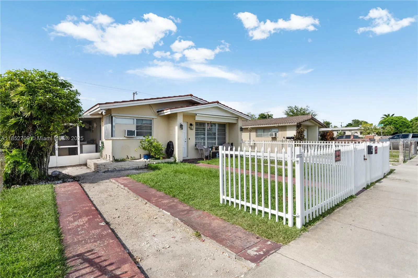 9311 Sw 37th St, Miami, Florida 33165, Miami, Florida 33165, ,Residential Income,For Sale,9311 Sw 37th St, Miami, Florida 33165,A11852709