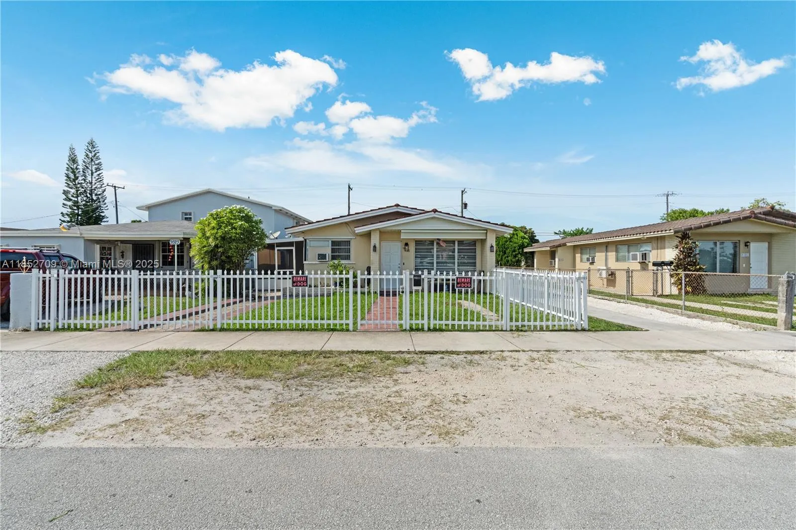 9311 Sw 37th St, Miami, Florida 33165, Miami, Florida 33165, ,Residential Income,For Sale,9311 Sw 37th St, Miami, Florida 33165,A11852709