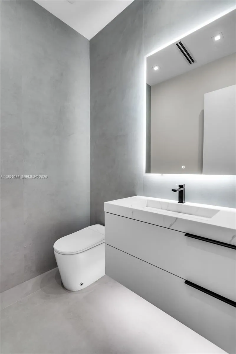 1/2 Bath view