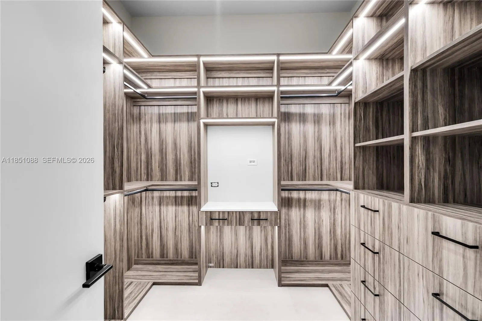Master closet hers