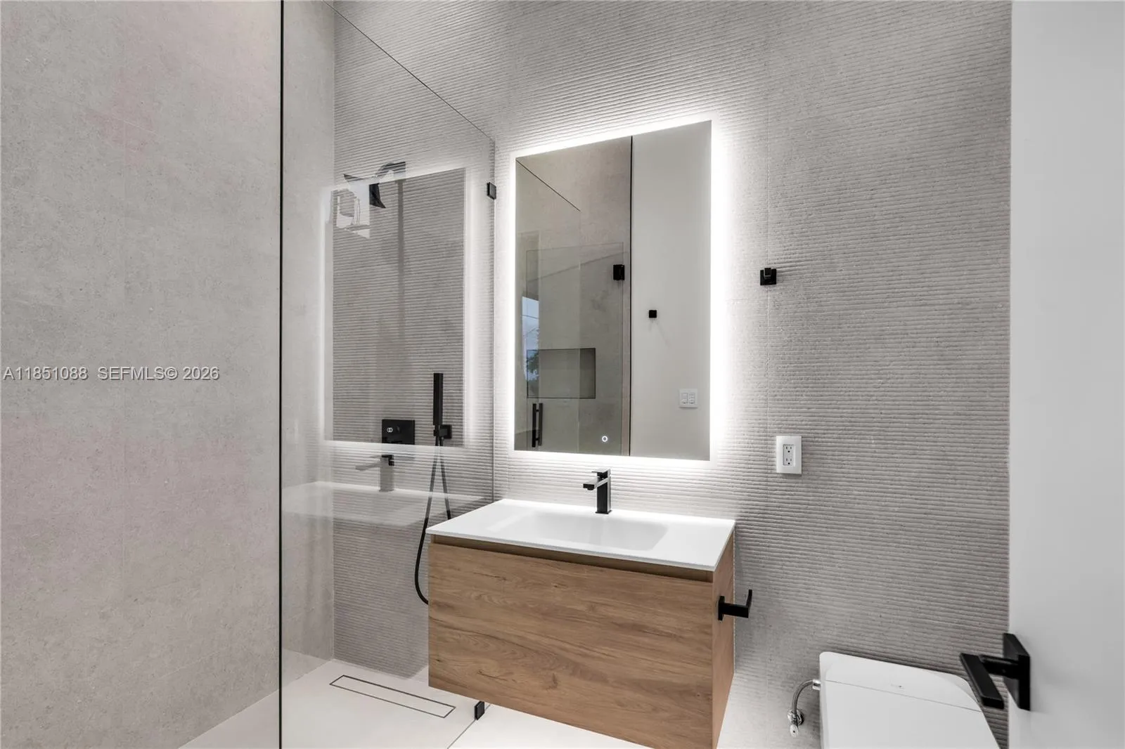 2nd bedroom bathroom