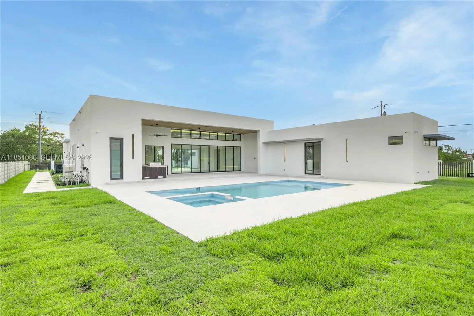 Back structure and pool view