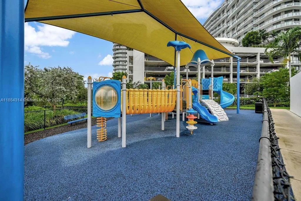 15051 Royal Oaks Ln 1605, North Miami, Florida 331, North Miami, Florida 33181, 2 Bedrooms Bedrooms, ,2 BathroomsBathrooms,Residential,For Sale,15051 Royal Oaks Ln 1605, North Miami, Florida 331,A11854314