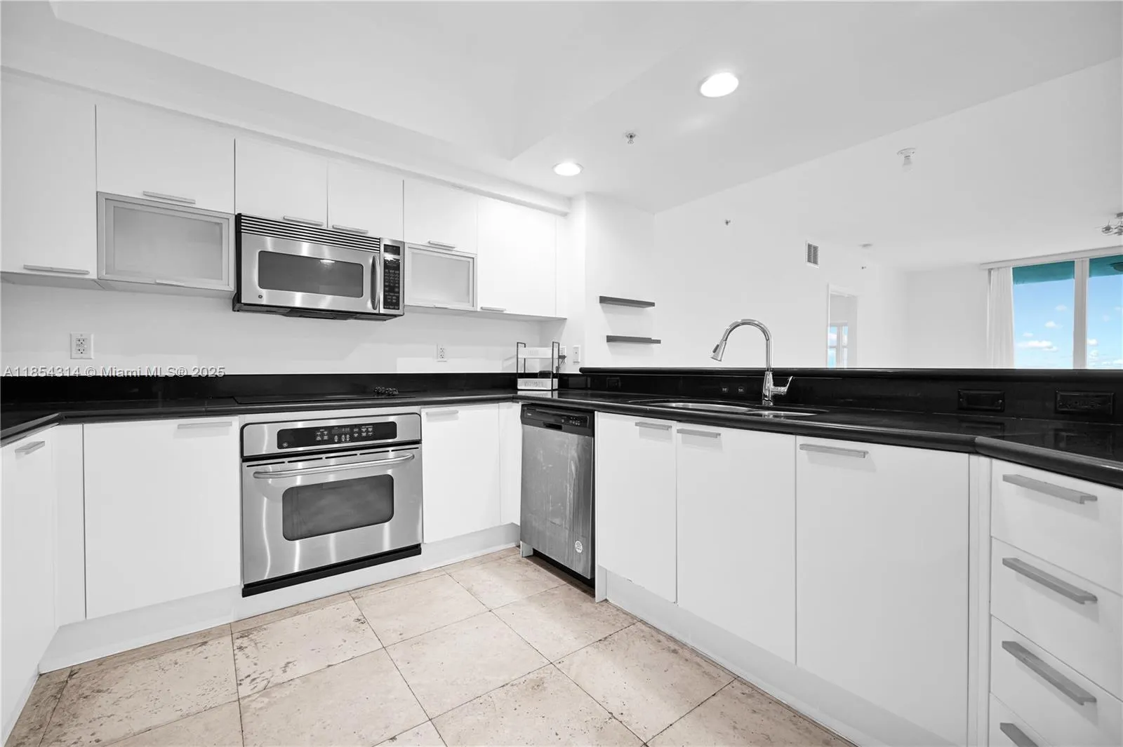 15051 Royal Oaks Ln 1605, North Miami, Florida 331, North Miami, Florida 33181, 2 Bedrooms Bedrooms, ,2 BathroomsBathrooms,Residential,For Sale,15051 Royal Oaks Ln 1605, North Miami, Florida 331,A11854314