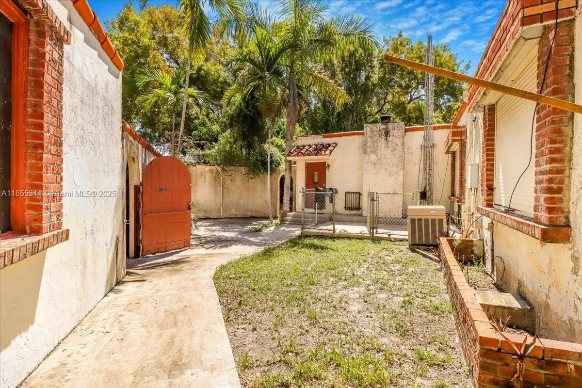 5900 Ne 5th Ave, Miami, Florida 33137, Miami, Florida 33137, 3 Bedrooms Bedrooms, ,2 BathroomsBathrooms,Residential,For Sale,5900 Ne 5th Ave, Miami, Florida 33137,A11855344