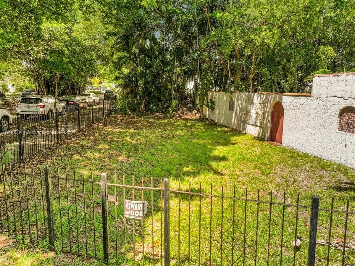 5900 Ne 5th Ave, Miami, Florida 33137, Miami, Florida 33137, 3 Bedrooms Bedrooms, ,2 BathroomsBathrooms,Residential,For Sale,5900 Ne 5th Ave, Miami, Florida 33137,A11855344
