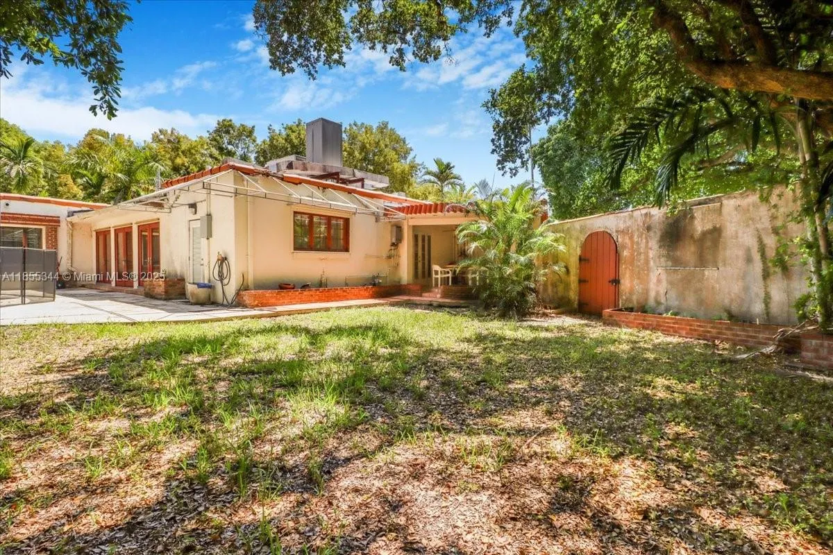 5900 Ne 5th Ave, Miami, Florida 33137, Miami, Florida 33137, 3 Bedrooms Bedrooms, ,2 BathroomsBathrooms,Residential,For Sale,5900 Ne 5th Ave, Miami, Florida 33137,A11855344