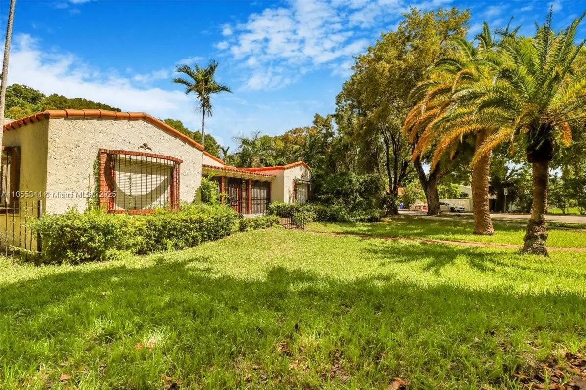5900 Ne 5th Ave, Miami, Florida 33137, Miami, Florida 33137, 3 Bedrooms Bedrooms, ,2 BathroomsBathrooms,Residential,For Sale,5900 Ne 5th Ave, Miami, Florida 33137,A11855344