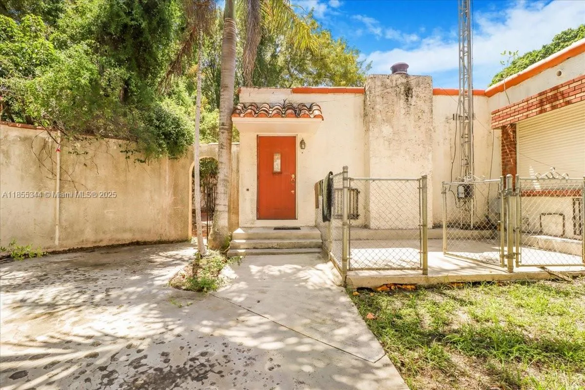 5900 Ne 5th Ave, Miami, Florida 33137, Miami, Florida 33137, 3 Bedrooms Bedrooms, ,2 BathroomsBathrooms,Residential,For Sale,5900 Ne 5th Ave, Miami, Florida 33137,A11855344