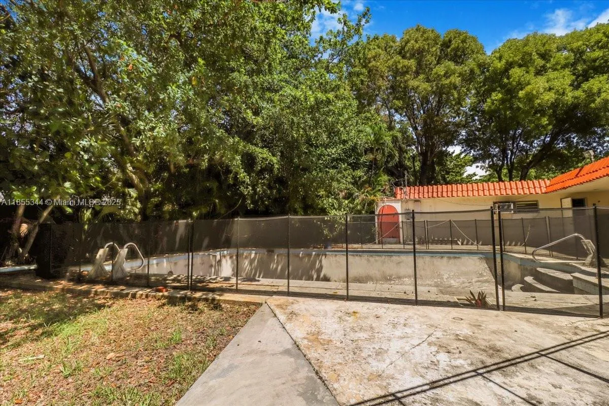 5900 Ne 5th Ave, Miami, Florida 33137, Miami, Florida 33137, 3 Bedrooms Bedrooms, ,2 BathroomsBathrooms,Residential,For Sale,5900 Ne 5th Ave, Miami, Florida 33137,A11855344