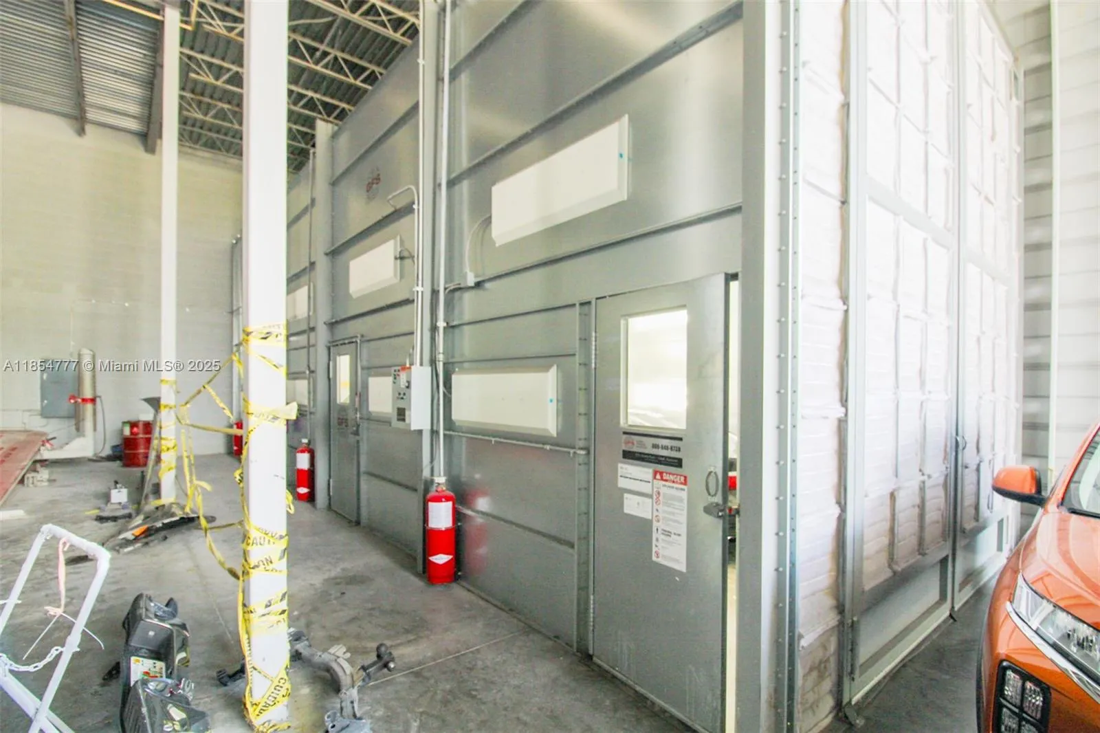 Large truck spray booth
