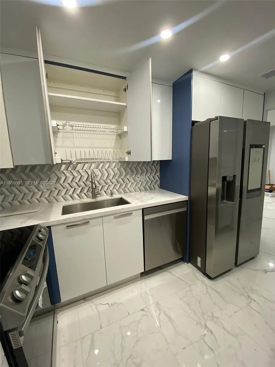 Miami Beach, Florida 33140, 1 Bedroom Bedrooms, ,1 BathroomBathrooms,Residential,For Sale,A11855091