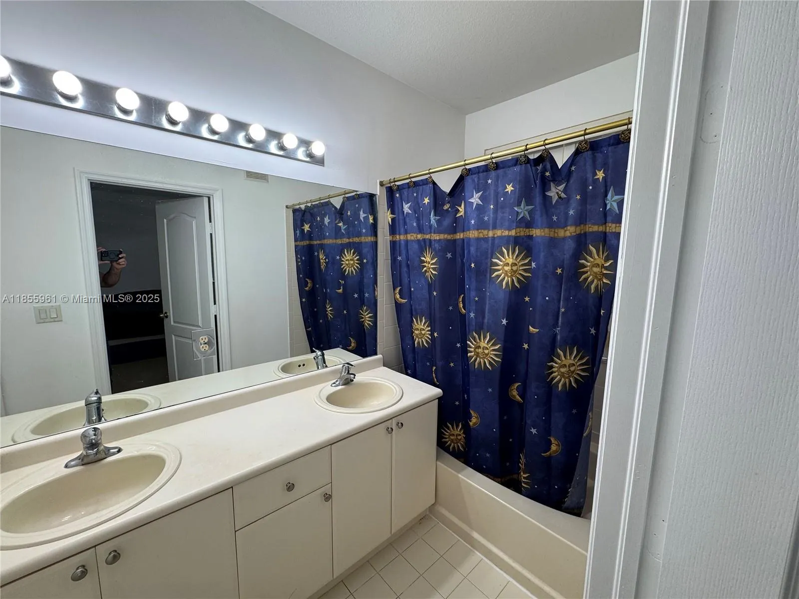 14956 Sw 8th Ln, Miami, Florida 33194, Miami, Florida 33194, 3 Bedrooms Bedrooms, ,3 BathroomsBathrooms,Residential,For Sale,14956 Sw 8th Ln, Miami, Florida 33194,A11855961