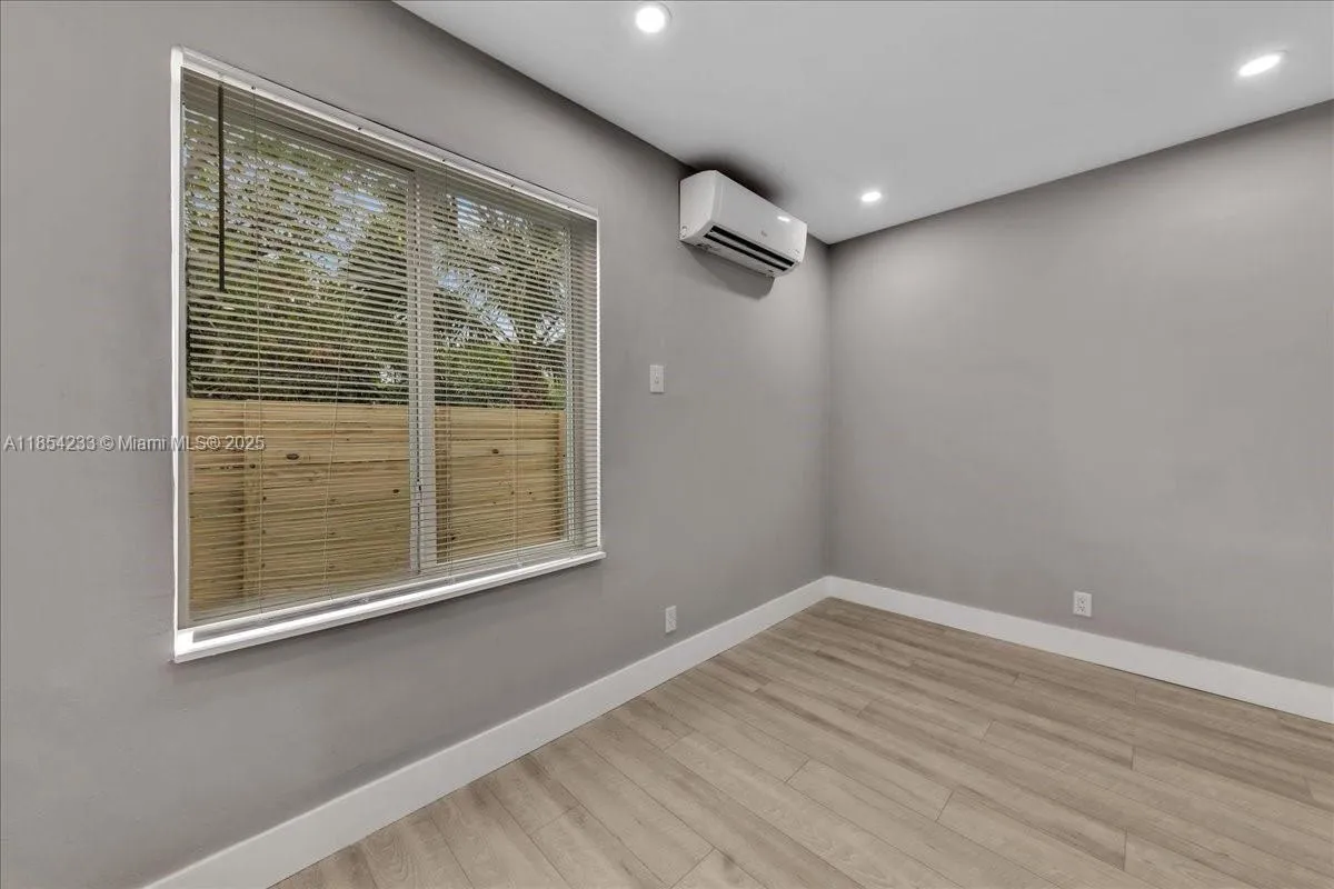 108 Se 23rd St, Fort Lauderdale, Florida 33316, Fort Lauderdale, Florida 33316, ,Residential Income,For Sale,108 Se 23rd St, Fort Lauderdale, Florida 33316,A11854233