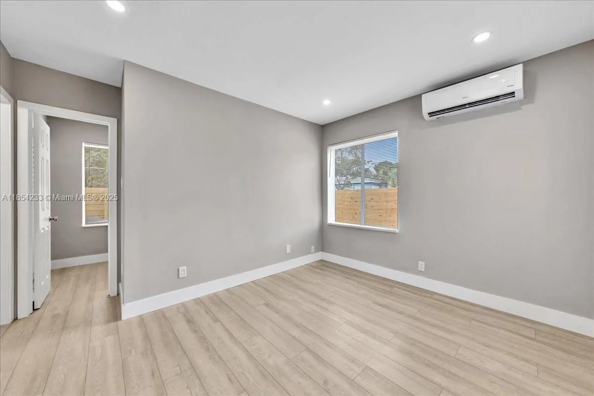 108 Se 23rd St, Fort Lauderdale, Florida 33316, Fort Lauderdale, Florida 33316, ,Residential Income,For Sale,108 Se 23rd St, Fort Lauderdale, Florida 33316,A11854233