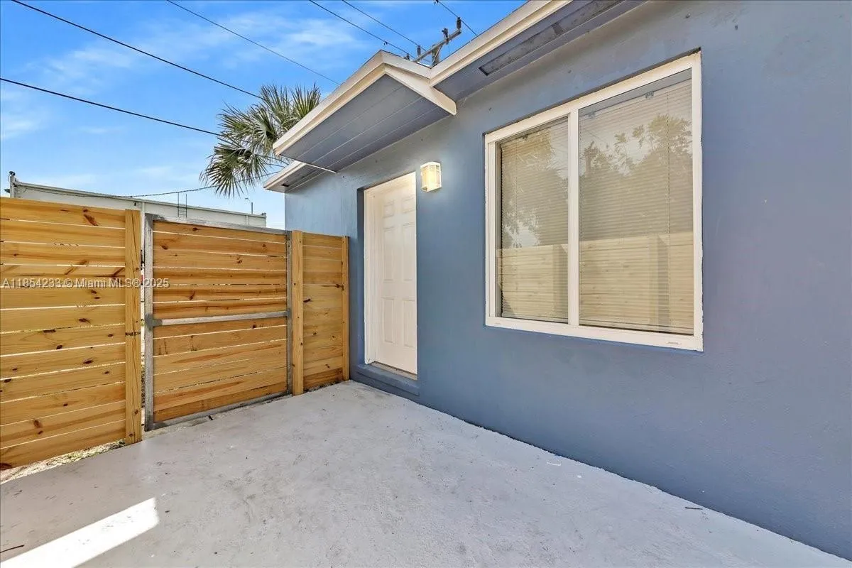 108 Se 23rd St, Fort Lauderdale, Florida 33316, Fort Lauderdale, Florida 33316, ,Residential Income,For Sale,108 Se 23rd St, Fort Lauderdale, Florida 33316,A11854233