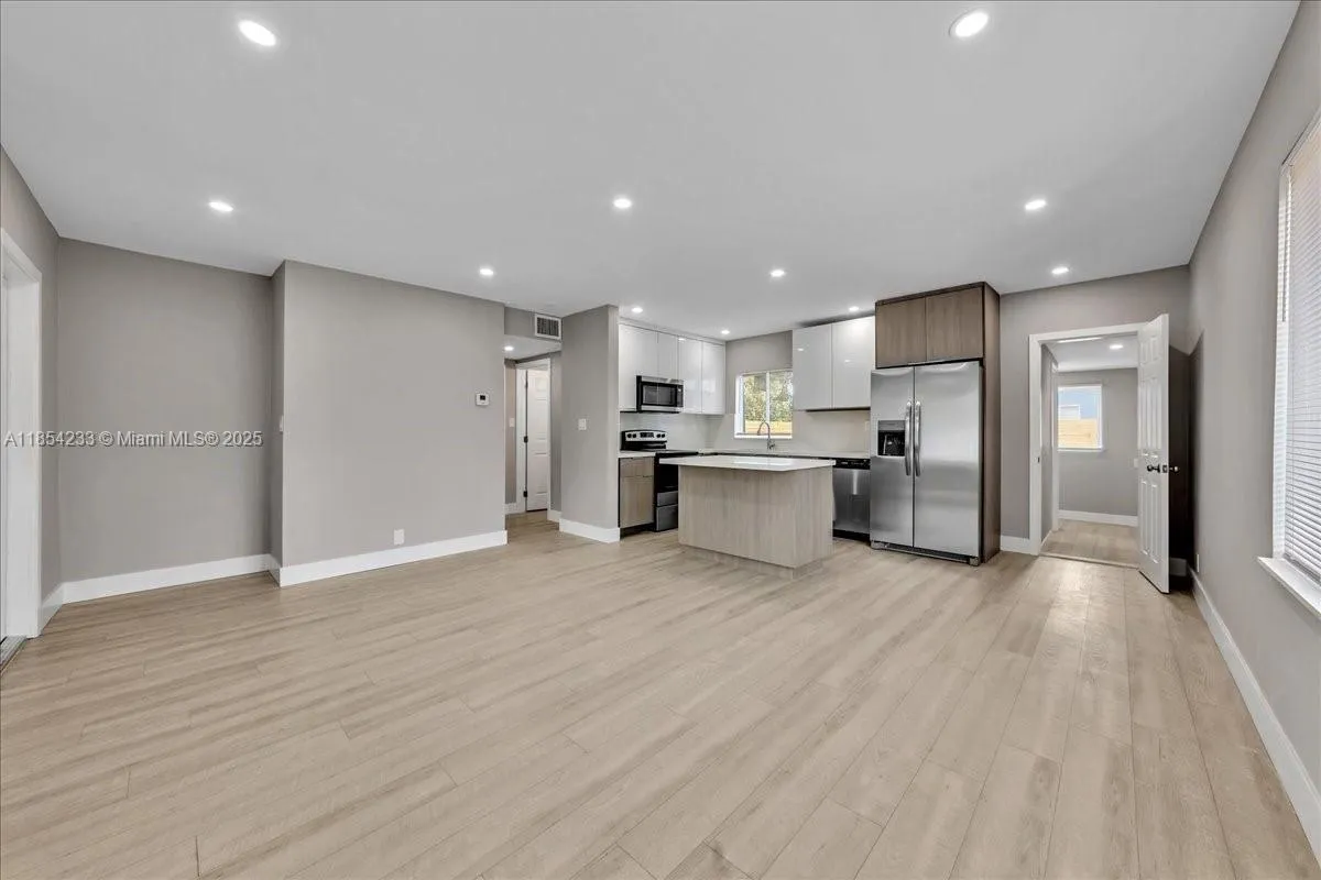 108 Se 23rd St, Fort Lauderdale, Florida 33316, Fort Lauderdale, Florida 33316, ,Residential Income,For Sale,108 Se 23rd St, Fort Lauderdale, Florida 33316,A11854233