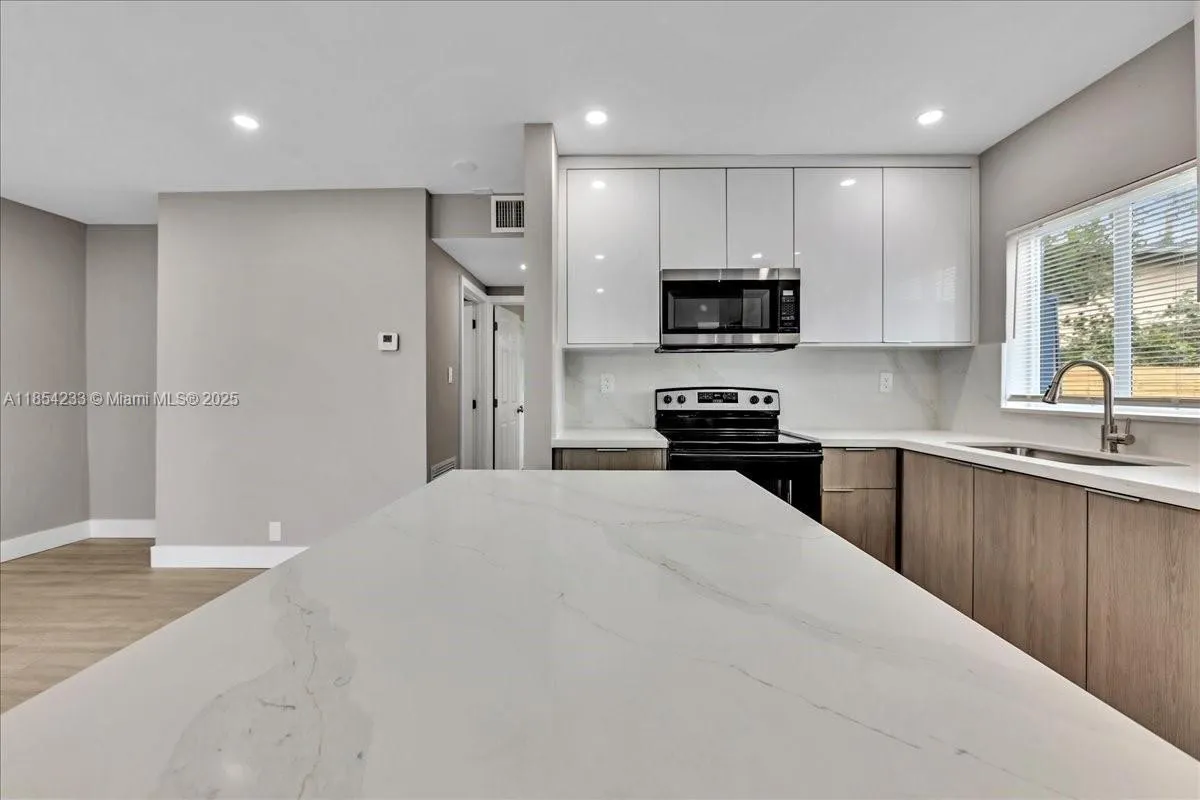 108 Se 23rd St, Fort Lauderdale, Florida 33316, Fort Lauderdale, Florida 33316, ,Residential Income,For Sale,108 Se 23rd St, Fort Lauderdale, Florida 33316,A11854233