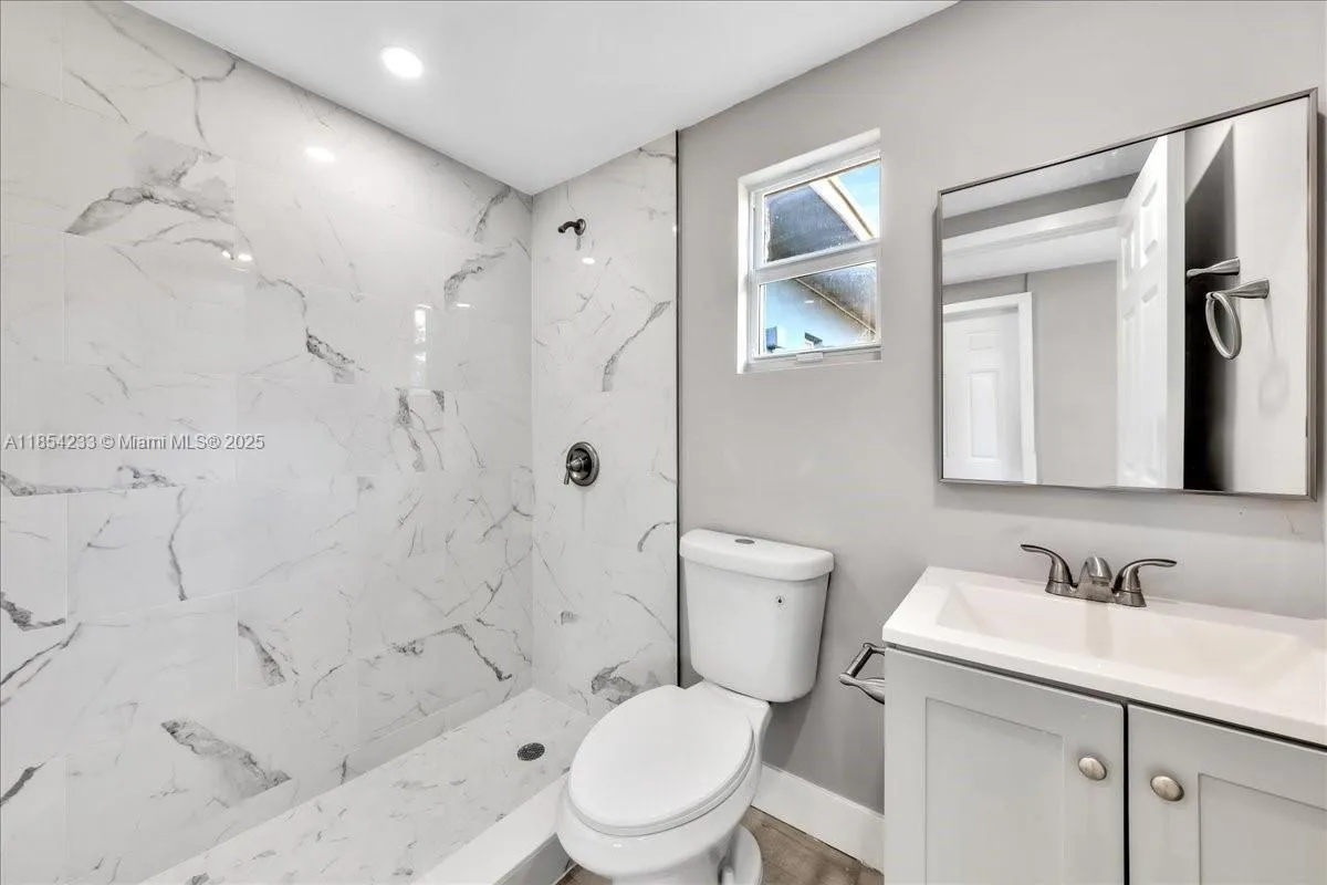 108 Se 23rd St, Fort Lauderdale, Florida 33316, Fort Lauderdale, Florida 33316, ,Residential Income,For Sale,108 Se 23rd St, Fort Lauderdale, Florida 33316,A11854233