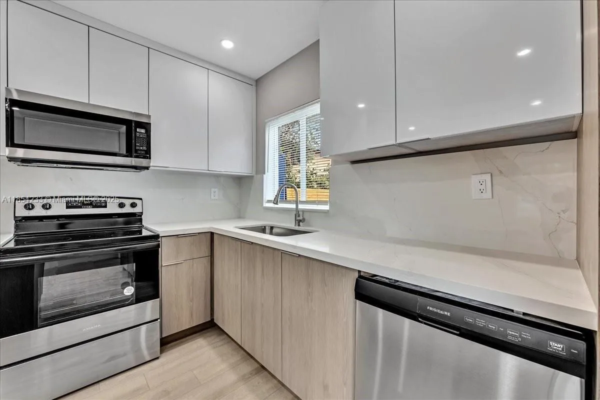 108 Se 23rd St, Fort Lauderdale, Florida 33316, Fort Lauderdale, Florida 33316, ,Residential Income,For Sale,108 Se 23rd St, Fort Lauderdale, Florida 33316,A11854233