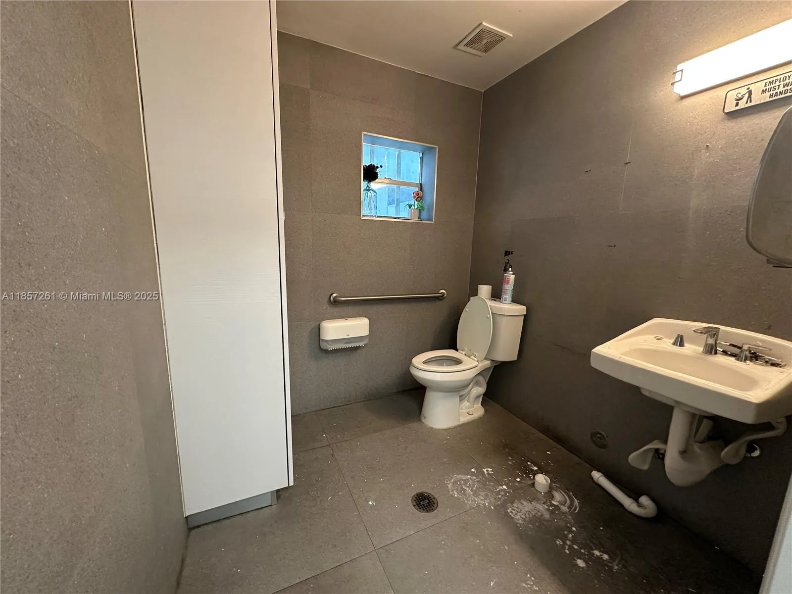 2040 Washington St, Hollywood, Florida 33020, Hollywood, Florida 33020, ,Commercial Lease,For Rent,2040 Washington St, Hollywood, Florida 33020,A11857261