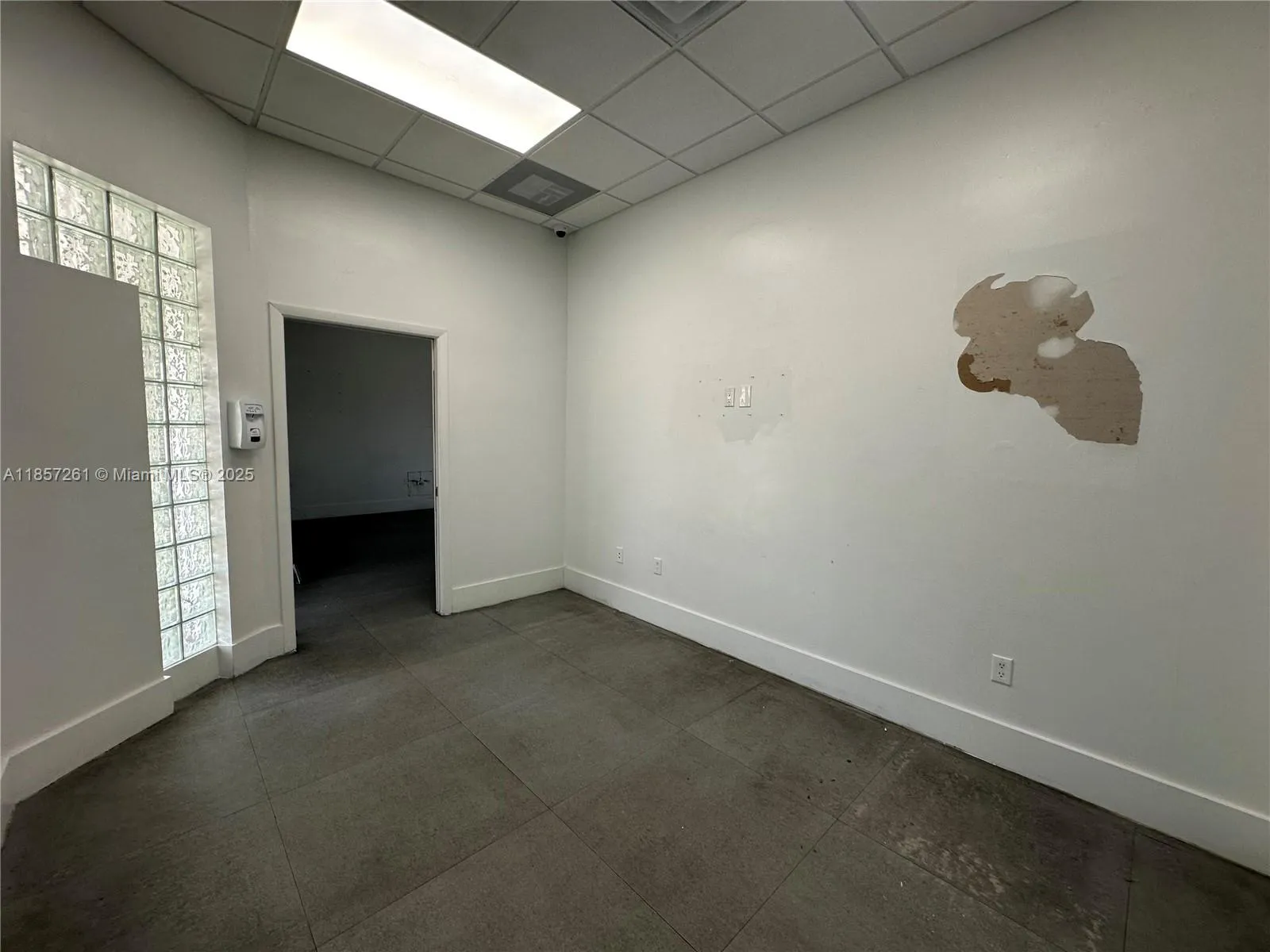 2040 Washington St, Hollywood, Florida 33020, Hollywood, Florida 33020, ,Commercial Lease,For Rent,2040 Washington St, Hollywood, Florida 33020,A11857261