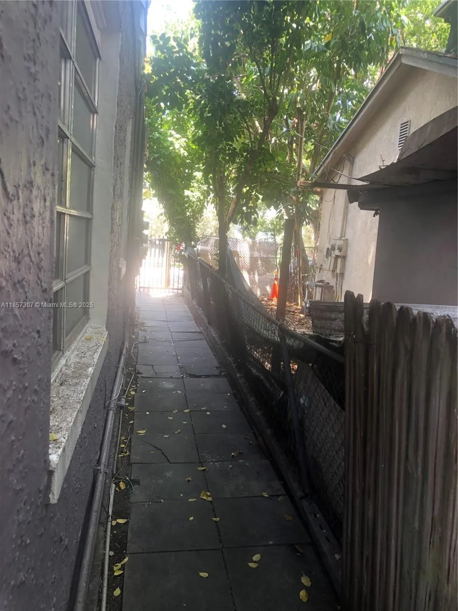 125 Nw 7th Ave, Miami, Florida 33128, Miami, Florida 33128, ,Residential Income,For Sale,125 Nw 7th Ave, Miami, Florida 33128,A11857307