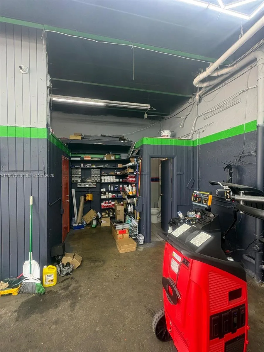 250 Ne 44th St, Oakland Park, Florida 33334, Oakland Park, Florida 33334, ,Commercial Sale,For Sale,250 Ne 44th St, Oakland Park, Florida 33334,A11857338