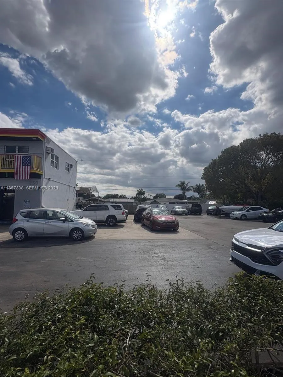 250 Ne 44th St, Oakland Park, Florida 33334, Oakland Park, Florida 33334, ,Commercial Sale,For Sale,250 Ne 44th St, Oakland Park, Florida 33334,A11857338