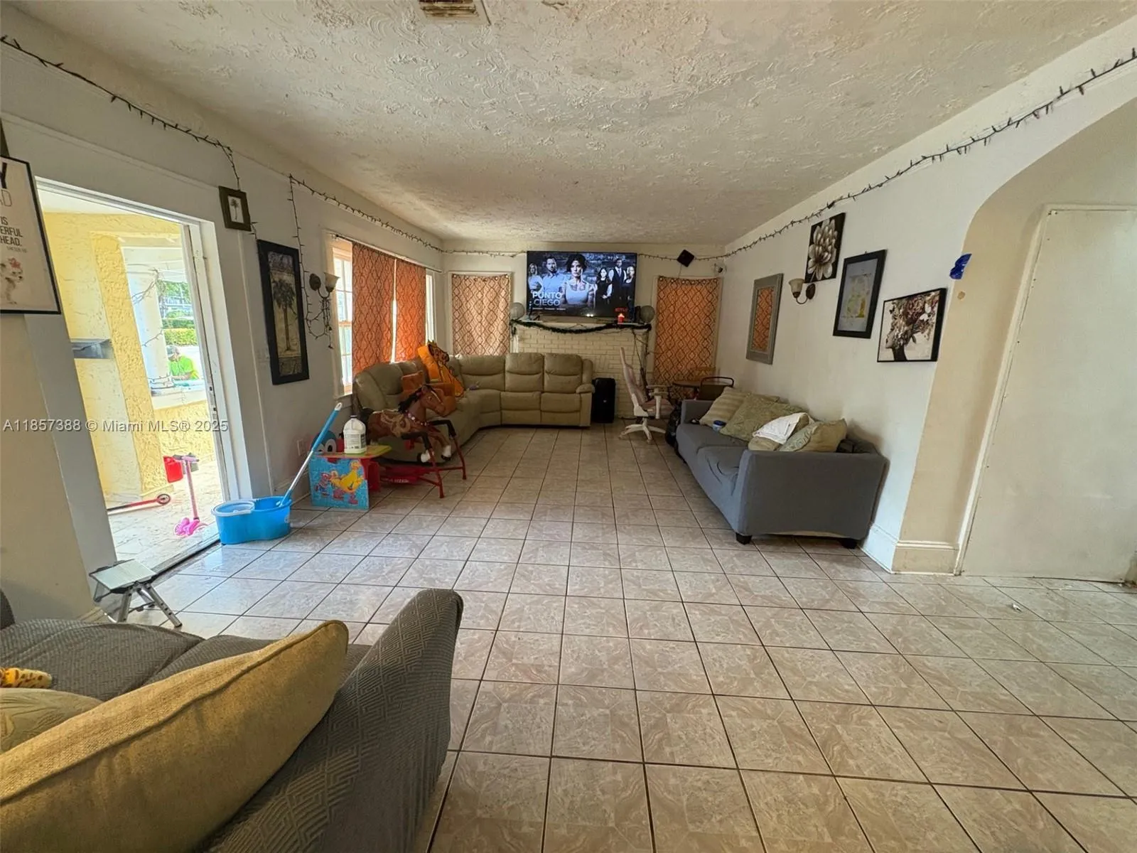 2619 Sw 5th St, Miami, Florida 33135, Miami, Florida 33135, ,Residential Income,For Sale,2619 Sw 5th St, Miami, Florida 33135,A11857388