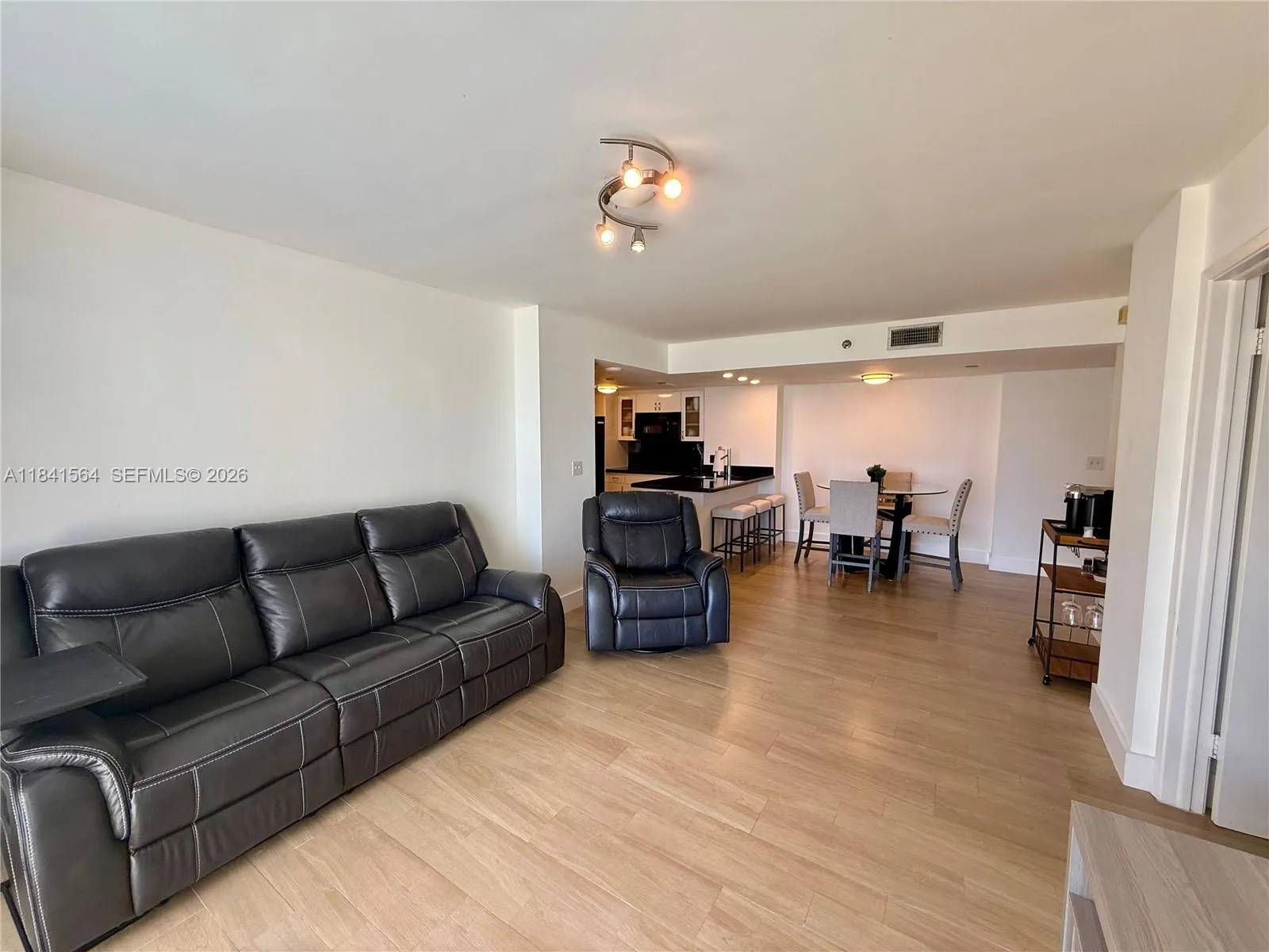 770 Claughton Island Dr 1104, Miami, Florida 33131, Miami, Florida 33131, 2 Bedrooms Bedrooms, ,2 BathroomsBathrooms,Residential Lease,For Rent,770 Claughton Island Dr 1104, Miami, Florida 33131,A11841564
