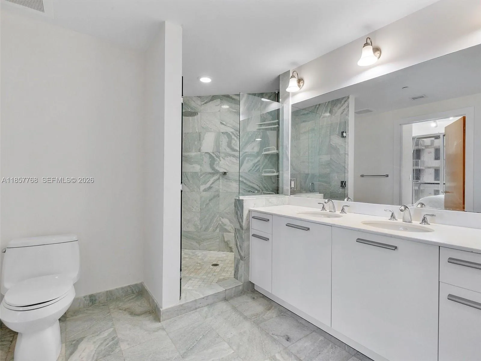 1060 Brickell Ave 3117, Miami, Florida 33131, Miami, Florida 33131, 2 Bedrooms Bedrooms, ,2 BathroomsBathrooms,Residential Lease,For Rent,1060 Brickell Ave 3117, Miami, Florida 33131,A11857768