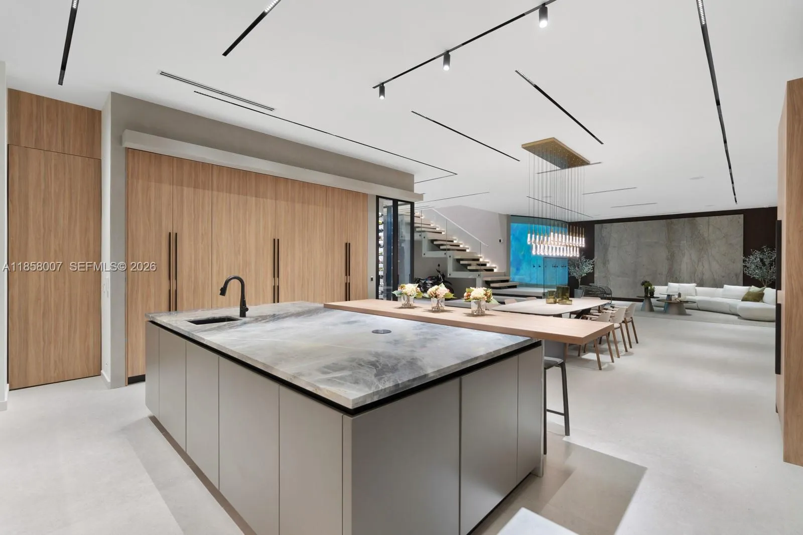 493 Holiday Dr, Hallandale Beach, Florida 33009, Hallandale Beach, Florida 33009, 6 Bedrooms Bedrooms, ,6 BathroomsBathrooms,Residential,For Sale,493 Holiday Dr, Hallandale Beach, Florida 33009,A11858007