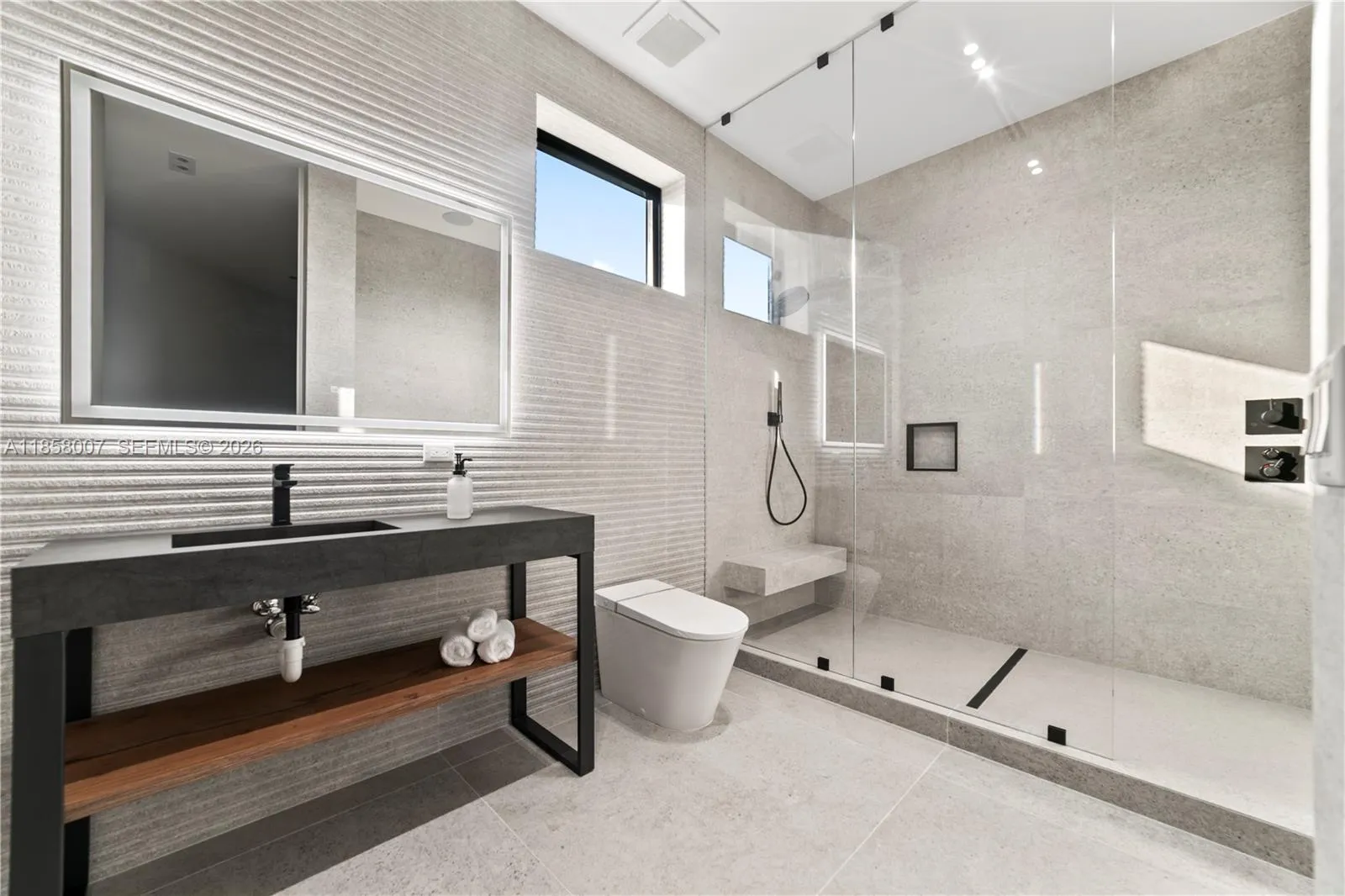 493 Holiday Dr, Hallandale Beach, Florida 33009, Hallandale Beach, Florida 33009, 6 Bedrooms Bedrooms, ,6 BathroomsBathrooms,Residential,For Sale,493 Holiday Dr, Hallandale Beach, Florida 33009,A11858007